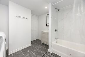 3 Bedroom Loft in Downtown Free parking