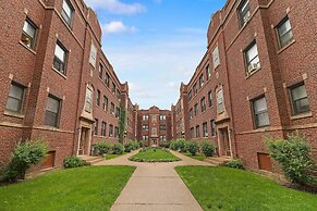 2BR Lively & Chic Home in Rogers Park