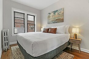 2BR Lively & Chic Home in Rogers Park