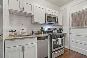 2BR Lively & Chic Home in Rogers Park