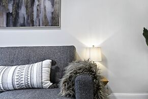 Classy 2BR Spacious Apt in Avondale