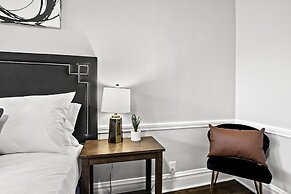 Classy 2BR Spacious Apt in Avondale