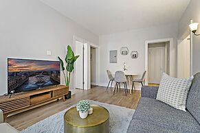 2BR Warm Lovely Home in Rogers Park