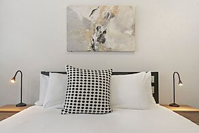 2BR Warm Lovely Home in Rogers Park