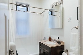 Best Deal 2BR Apt in Lakeview