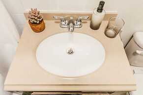 Best Deal 2BR Apt in Lakeview