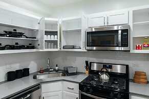 Best Deal 2BR Apt in Lakeview