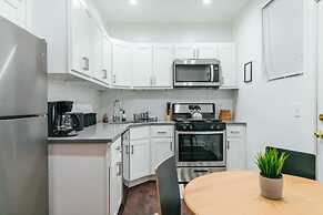 Best Deal 2BR Apt in Lakeview
