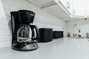 Best Deal 2BR Apt in Lakeview