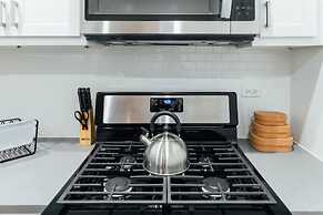 Best Deal 2BR Apt in Lakeview