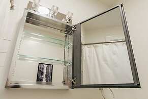 Best Deal 2BR Apt in Lakeview