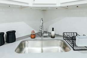 Best Deal 2BR Apt in Lakeview