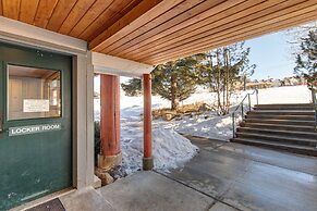 Snow Flower 025-studio Condo by RedAwning