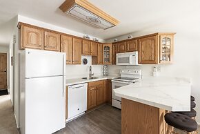 Snowcrest 300 1 Bedroom Condo by RedAwning