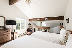 Snowcrest 300 1 Bedroom Condo by RedAwning