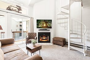 Snowcrest 300 1 Bedroom Condo by RedAwning