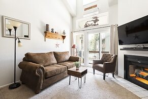 Snowcrest 300 1 Bedroom Condo by RedAwning