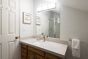 Snowcrest 300 1 Bedroom Condo by RedAwning