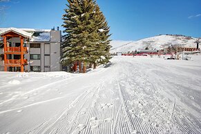 Snow Flower 130 2 Bedroom Condo by RedAwning