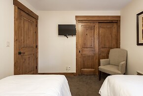 Snow Flower 142 2 Bedroom Condo by RedAwning