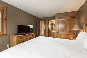 Snow Flower 142 2 Bedroom Condo by RedAwning