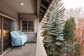 Snow Flower 122 2 Bedroom Condo by RedAwning
