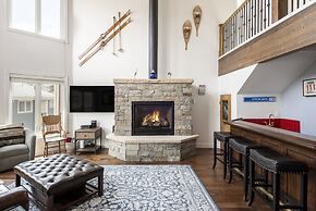 Motherlode A 4 Bedroom Condo by RedAwning