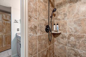 Park Station 120 2 Bedroom Condo by RedAwning