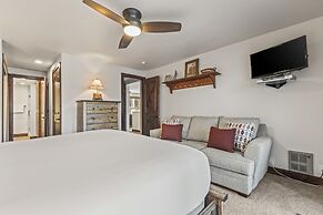 Snow Flower 056 3 Bedroom Condo by RedAwning