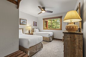 Snow Flower 056 3 Bedroom Condo by RedAwning