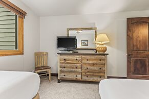 Snow Flower 056 3 Bedroom Condo by RedAwning