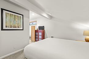 Snow Flower 041 5 Bedroom Condo by RedAwning