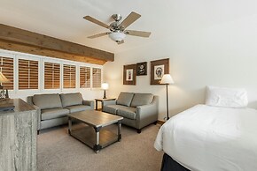 Snow Flower 074 3 Bedroom Condo by RedAwning