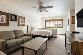 Snow Flower 074 3 Bedroom Condo by RedAwning