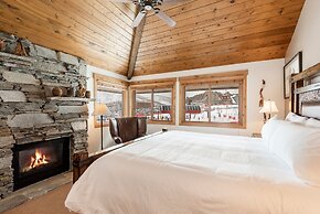 Snow Flower 074 3 Bedroom Condo by RedAwning