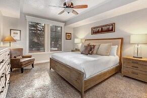 Town Pointe A102 3 Bedroom Condo by RedAwning