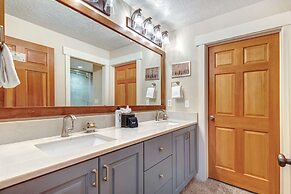 Town Pointe A102 3 Bedroom Condo by RedAwning