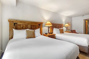 Park Station 233 2 Bedroom Condo by RedAwning