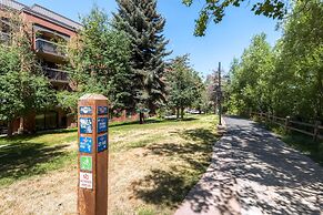 Park Station 233 2 Bedroom Condo by RedAwning