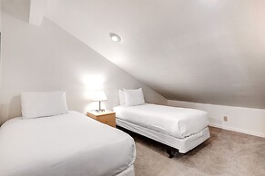 Snow Flower 029 6 Bedroom Condo by RedAwning