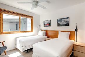 Snow Flower 029 6 Bedroom Condo by RedAwning