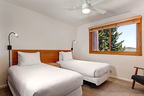 Snow Flower 029 6 Bedroom Condo by RedAwning