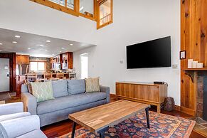 Snow Flower 029 6 Bedroom Condo by RedAwning