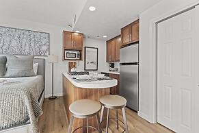 Galleria 307-studio 1 Bedroom Home by RedAwning