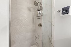 Galleria 307-studio 1 Bedroom Home by RedAwning