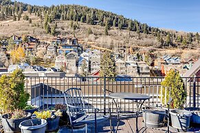 Galleria 307-studio 1 Bedroom Home by RedAwning