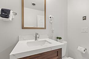 Galleria 307-studio 1 Bedroom Home by RedAwning