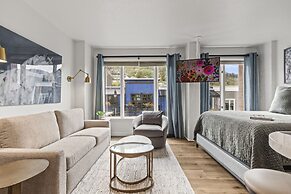 Galleria 307-studio 1 Bedroom Home by RedAwning