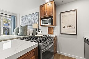 Galleria 307-studio 1 Bedroom Home by RedAwning