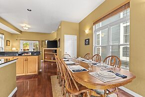 Old Town Retreat 5 Bedroom Home by RedAwning